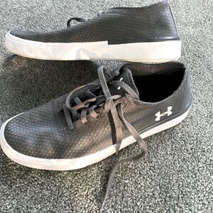 Sz 6 Y UNDER ARMOUR Youth UA Kickit2 Low Lightweight Skate Shoes Gray/white